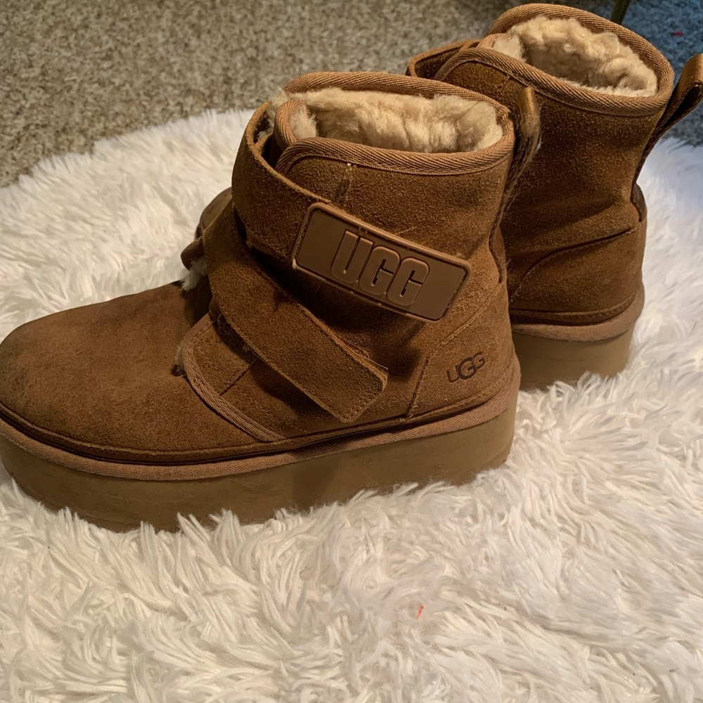UGG® Women's Neumel Platform sz 8